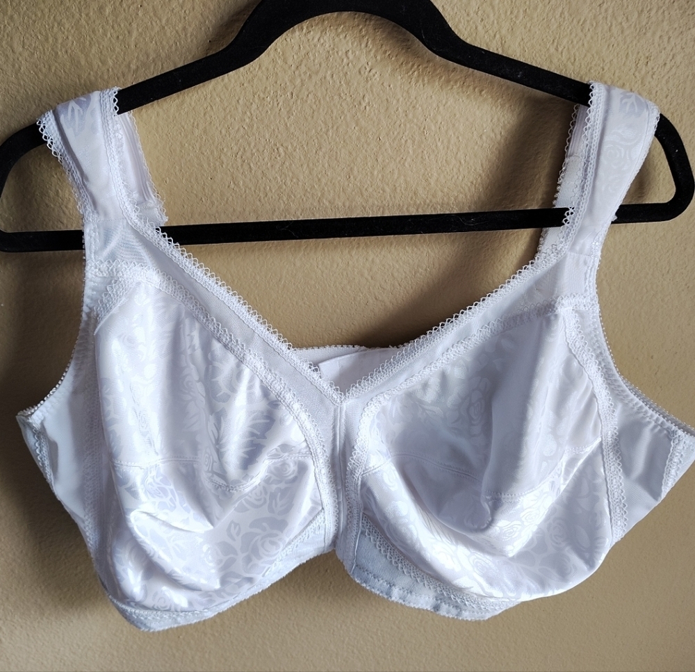 Playtex Women's White 18-Hour Comfort Strap Bra Sz 48D Wireless All Day Wear